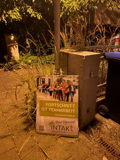 Fortschritt ist Teamarbeit, Plakat Pyrmont Intakt in Holzhausen