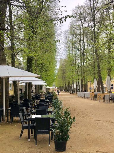 ©Bad Pyrmont Intakt Leere Gastronomie auf der Hauptallee in Bad Pyrmont